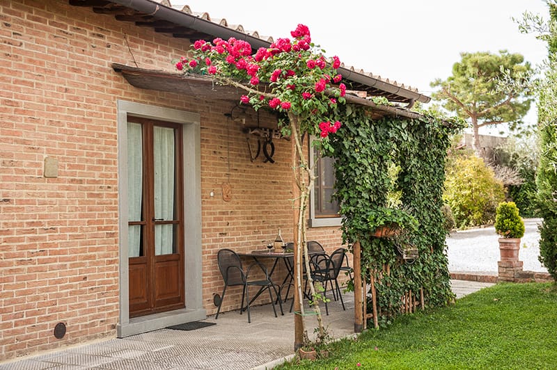 Immagini dell’agriturismo Pratovalle con piscina e appartamenti a Cortona nel cuore della Valdichiana