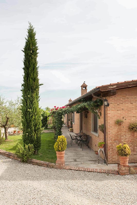 Immagini dell’agriturismo Pratovalle con piscina e appartamenti a Cortona nel cuore della Valdichiana