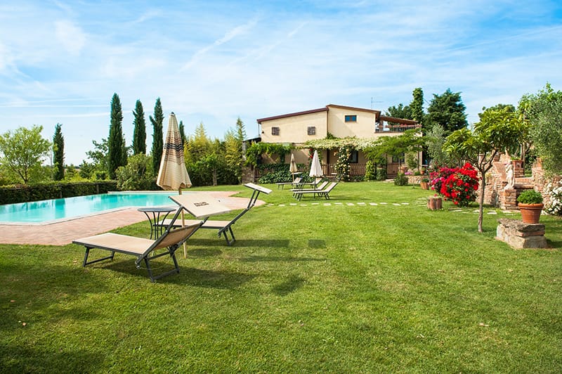 Images of Agriturismo Pratovalle with swimming pool and apartments in Cortona at the very heart of Valdichiana