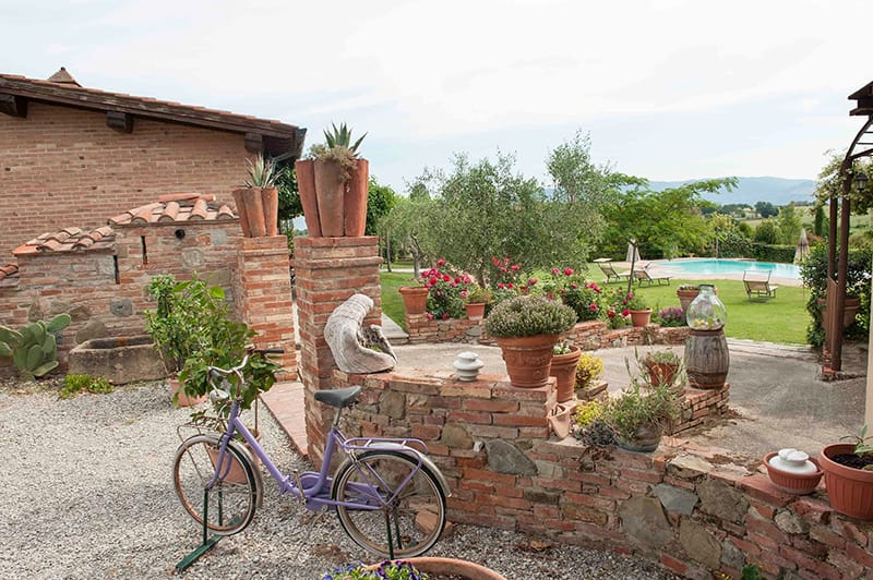 Immagini dell’agriturismo Pratovalle con piscina e appartamenti a Cortona nel cuore della Valdichiana